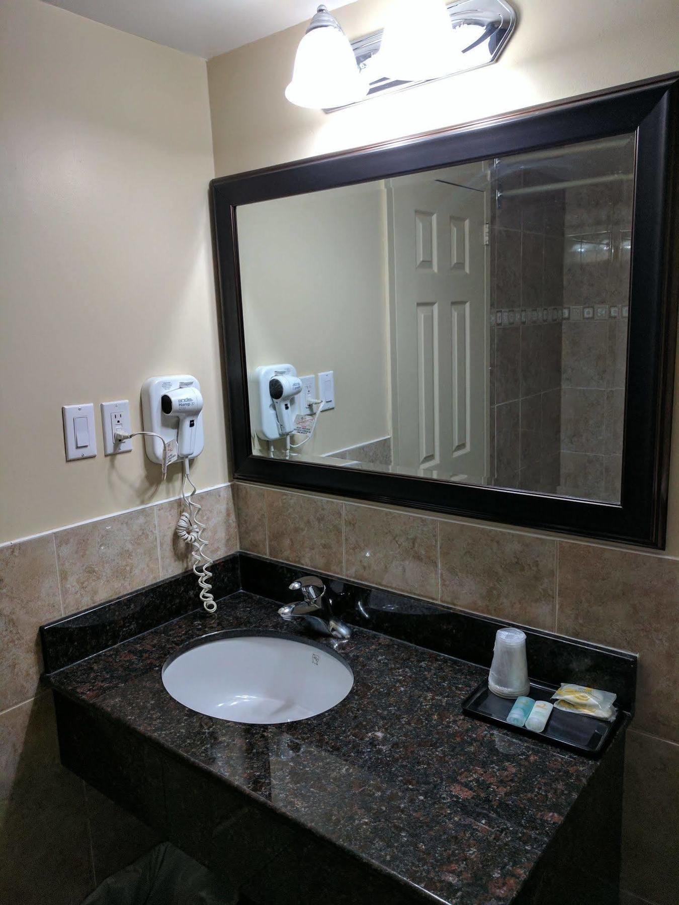 Luxury Inn คอลลิงวูด ภายนอก รูปภาพ
